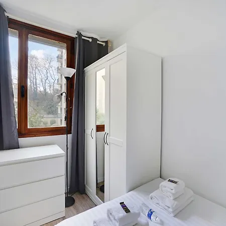 Charming 1bdr 2p 15th Exhibition Centre