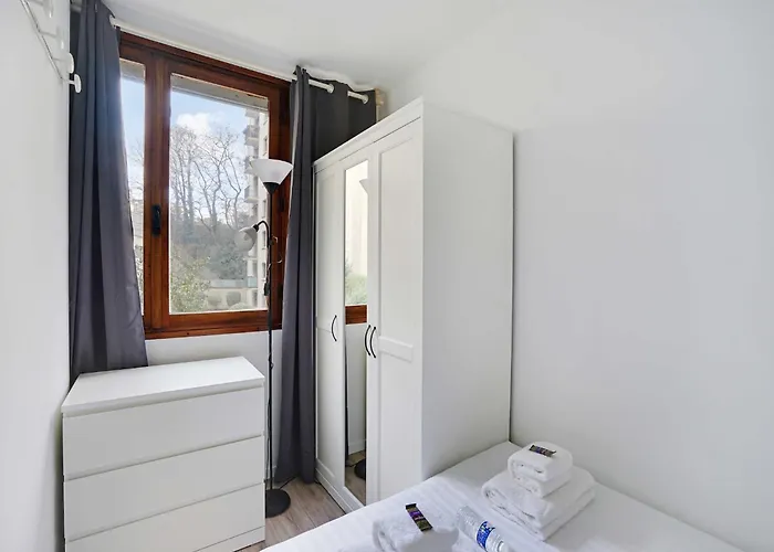 Charming 1bdr 2p 15th Exhibition Centre